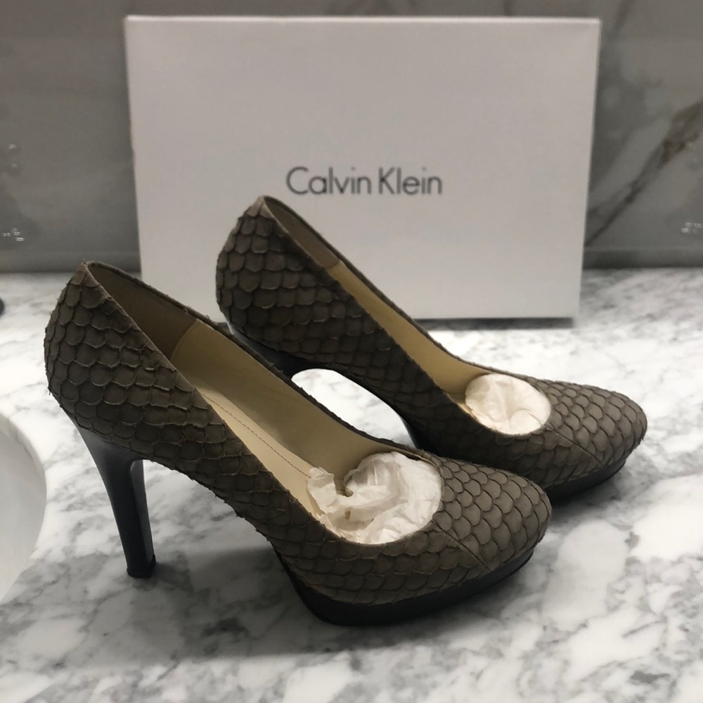 Calvin Klein heels - size 10 - color driftwood